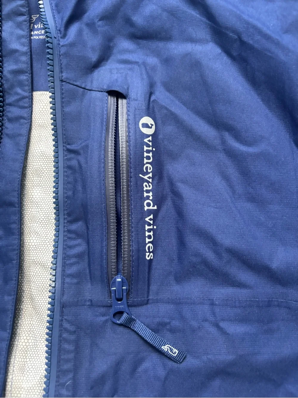 Vineyard Vines Boys Performance Navy Hooded Raincoat size XL (18)